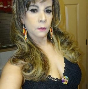 Meet your Posher, Charito